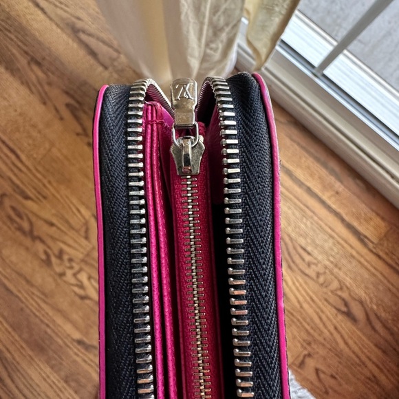 Louis Vuitton Black Epi Leather Zippy Wallet (Authentic Pre-Owned) - Picture 10 of 10